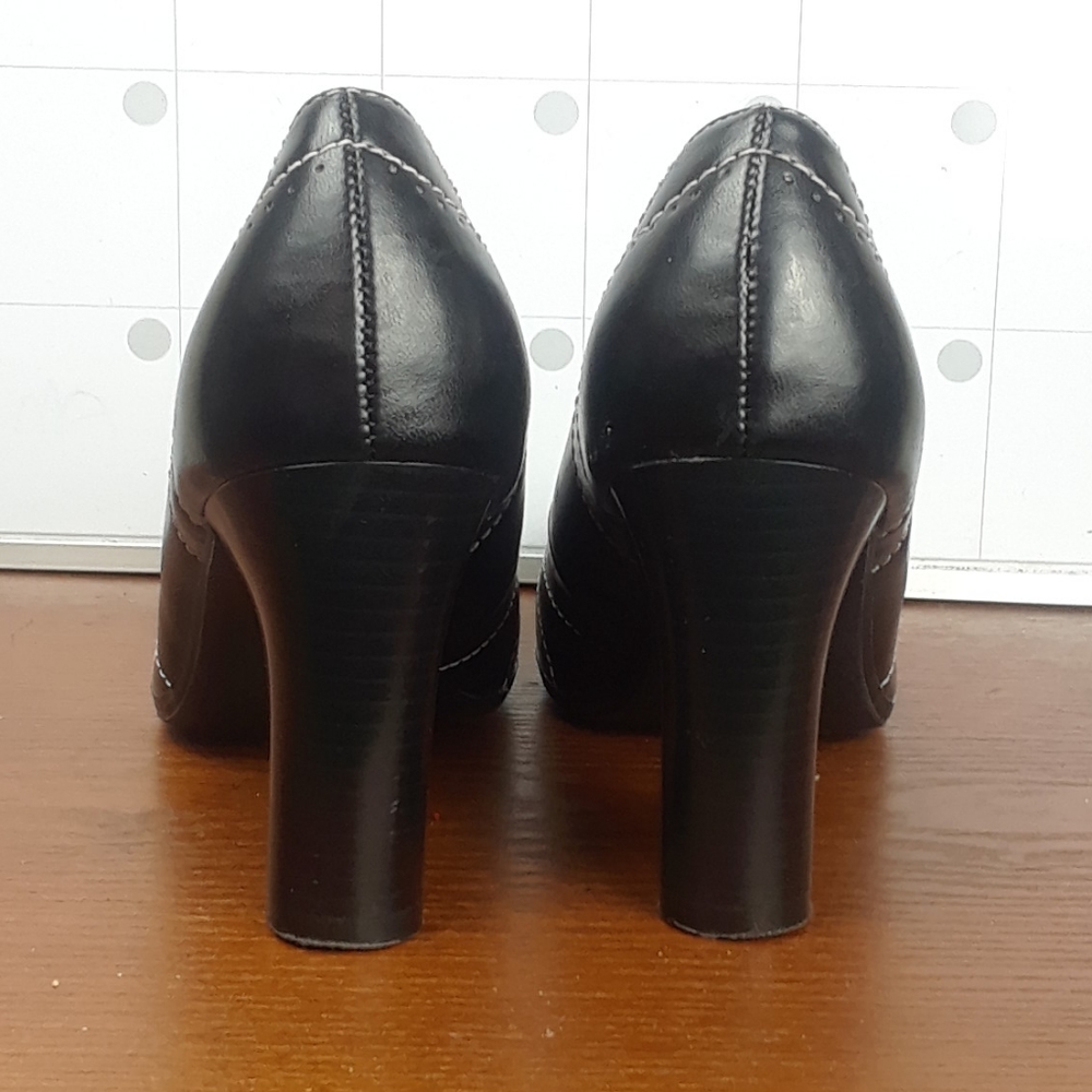 Highlights Heels Size 7W - Picture 3 of 5